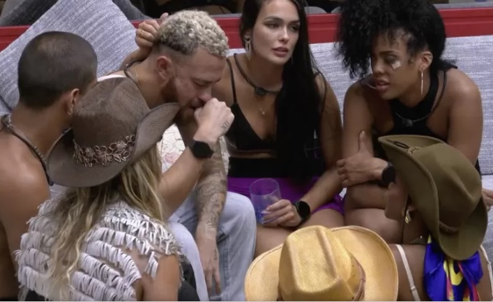 Fred Desimpedidos chora ao lembrar do filho: 'Saudade do neném'