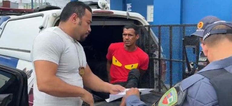 Suspeito de assaltar casa é preso com objetos roubados em Manaus
