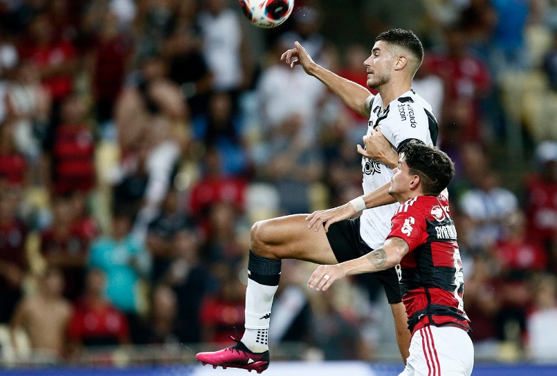 Flamengo vence Vasco na semifinal do Carioca