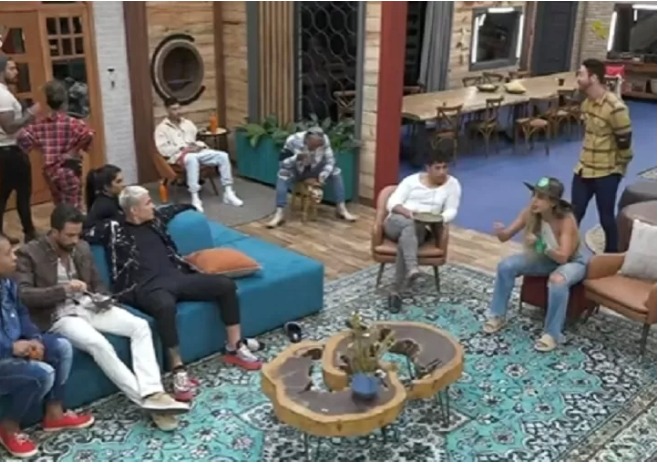 Rico gera revolta ao causar punição após formação de roça em A Fazenda