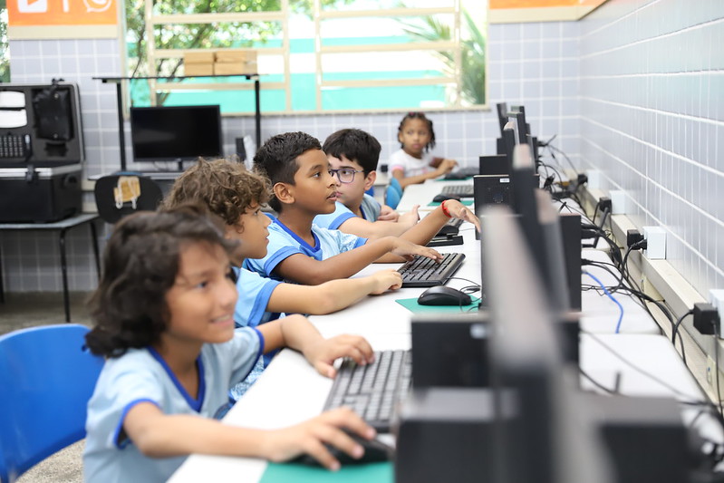 Saeb: mais de 6 mil alunos participam do 1º dia de avaliação em Manaus