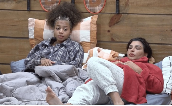 Peões se revoltam com Márcia por não salvar Simioni na roça