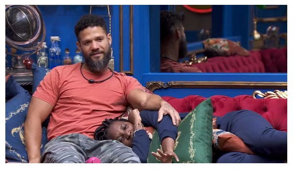 Juninho conta para Leidy que Matteus e Deniziane se beijaram escondido