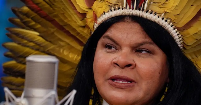 Ministra Sonia Guajajara tem alta de hospital