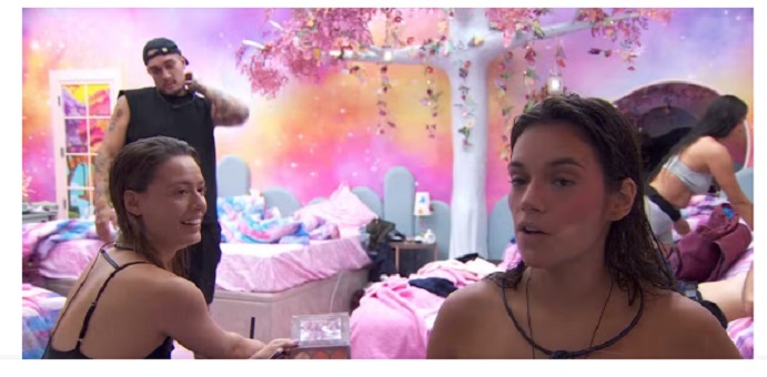 Beatriz alerta Giovanna sobre Bin Laden: 'Abre o olho'