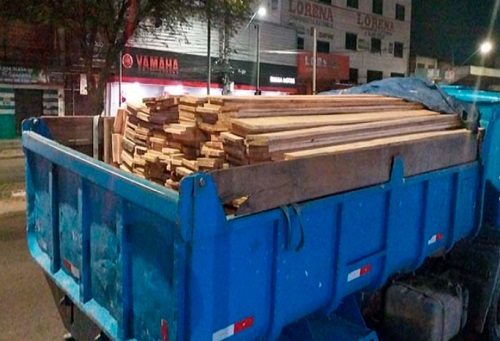 Madeira ilegal avaliada em R$ 5 mil é apreendida no Puraquequara