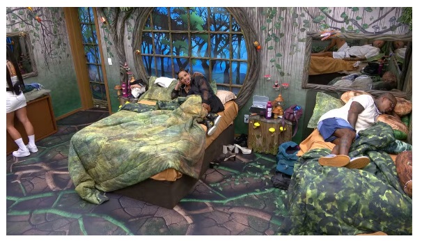 Rodriguinho reclama de festa e Pitel rebate: 'ranzinza'