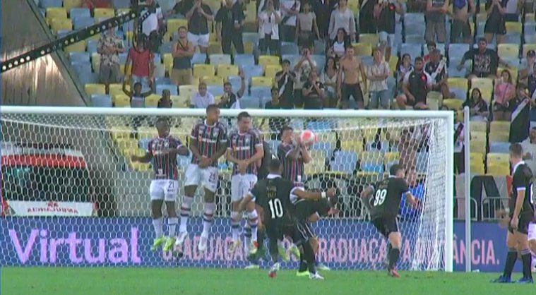 Fluminense e Vasco empatam sem gols em partida marcada por expulsões