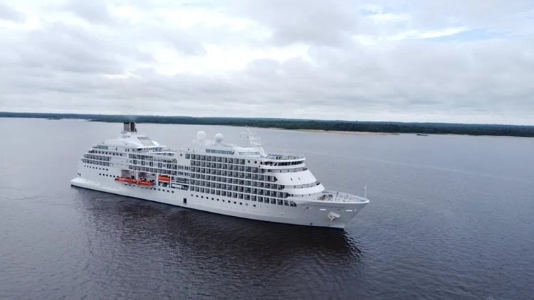 Navio com 1,3 mil turistas desembarca na próxima semana em Manaus