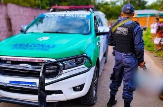 Pistoleiros executam homem no meio da rua em Maués