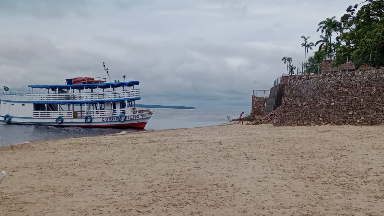 Capitania dos Portos é acionada após barco atracar na praia da Ponta Negra