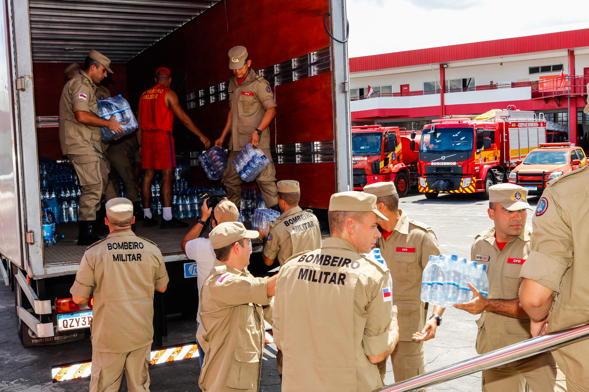 Igreja evangélica de Manaus doa cerca de 6 mil litros de água para RS