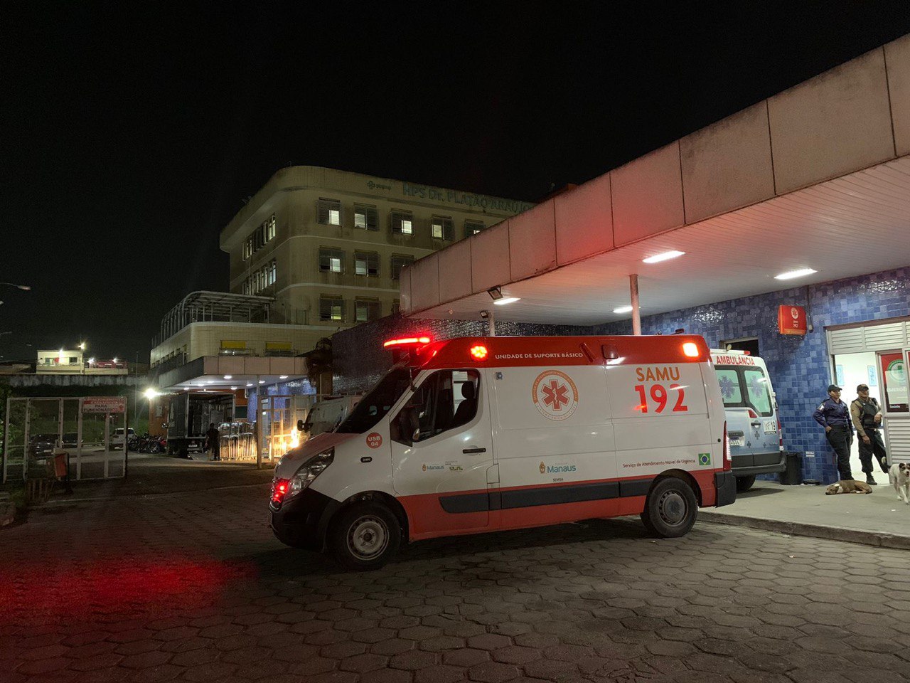 Mulher é atropelada ao tentar atravessar a rua na Avenida Autaz Mirim
