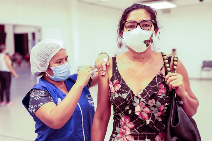 Grupo de 40 a 51 anos já tem mais de 100 mil pessoas vacinadas em Manaus