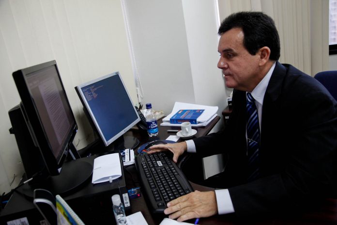 Banco indeniza cliente por descontos ilegais por mais de 10 anos no Amazonas