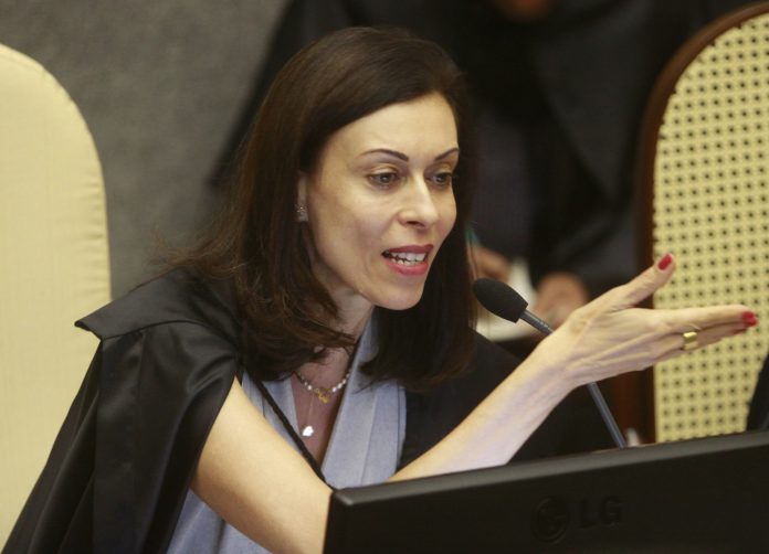 Homem preso por engano no Amazonas será indenizado, firma STJ