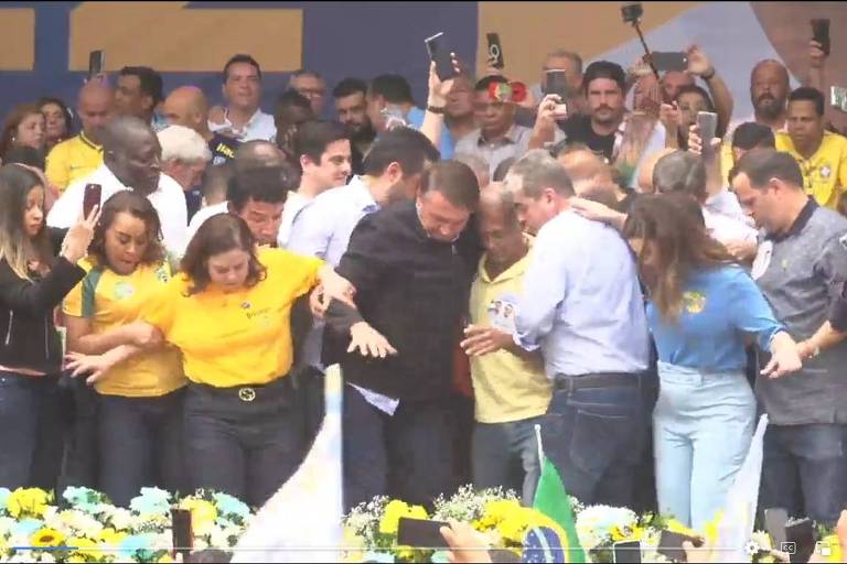 Palco balança e assusta Bolsonaro em Duque de Caxias