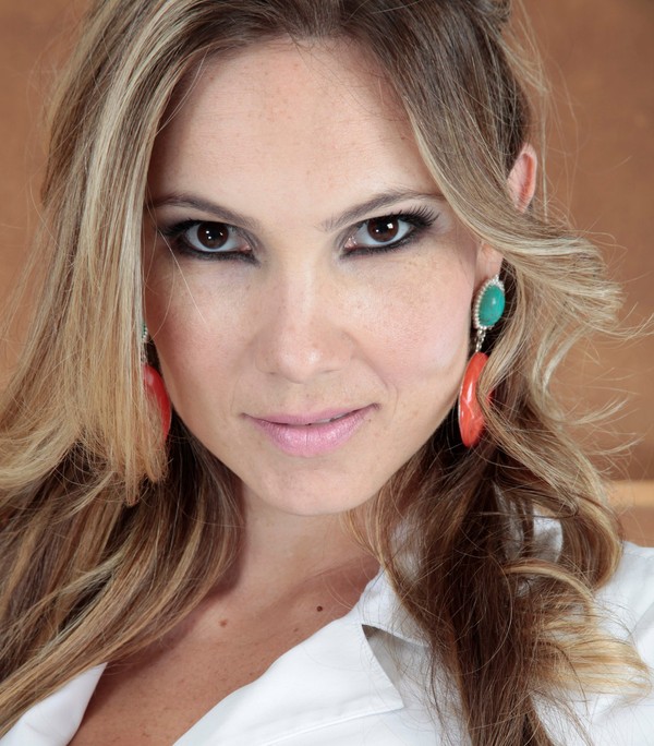  Ex-BBB Josy morre após complicações de cirurgia na cabeça 