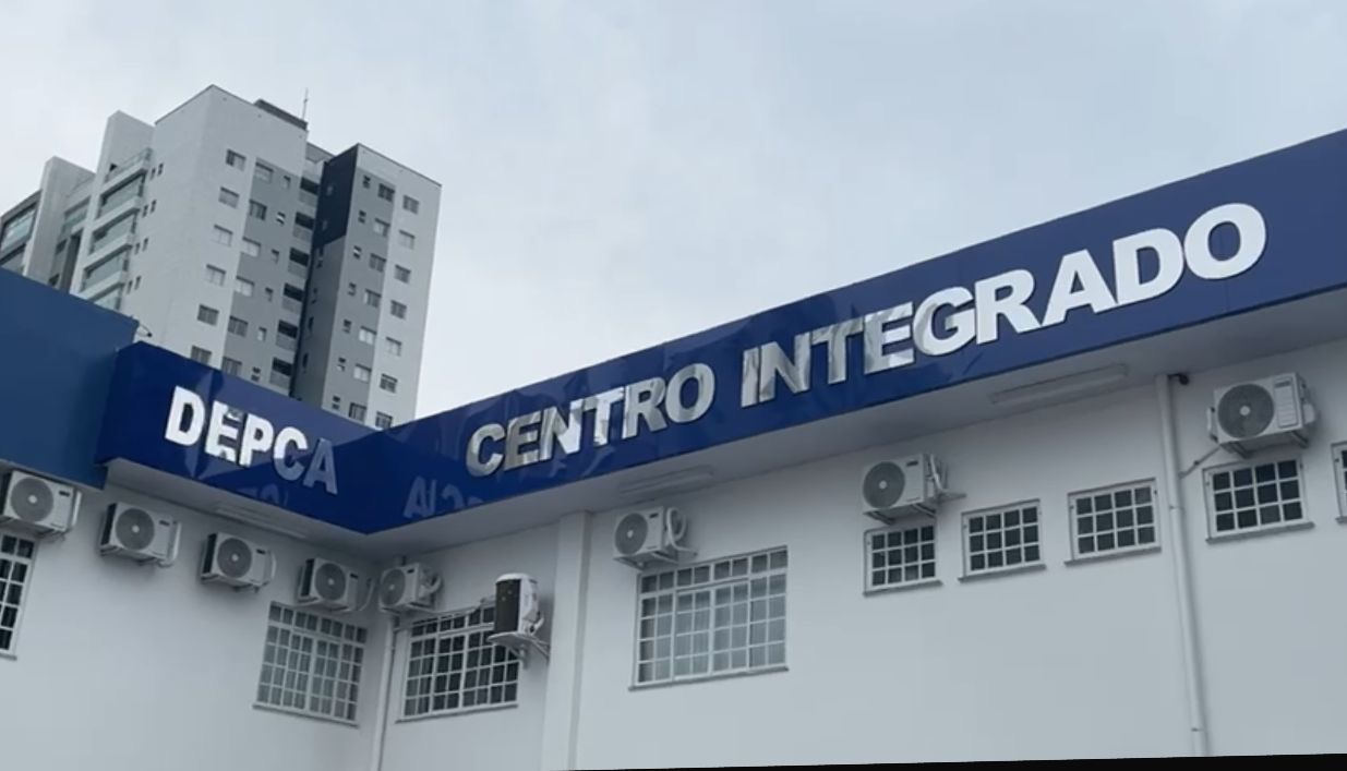 Mãe luta com homem ao vê-lo abusando da filha de 10 anos em Manaus