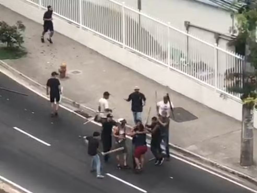 Torcedores são presos durante briga antes de clássico entre Vasco e Flamengo