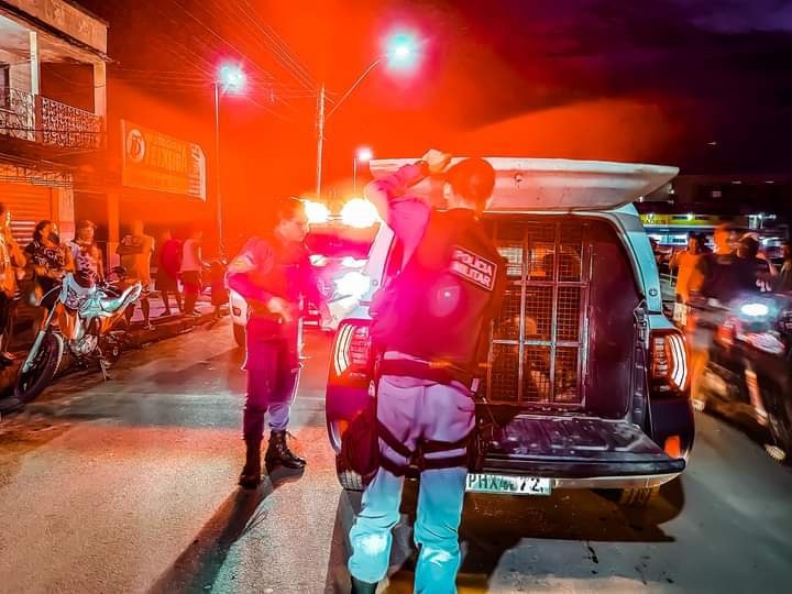 Homem é espancado por populares ao ser flagrado furtando casa durante festa no Amazonas