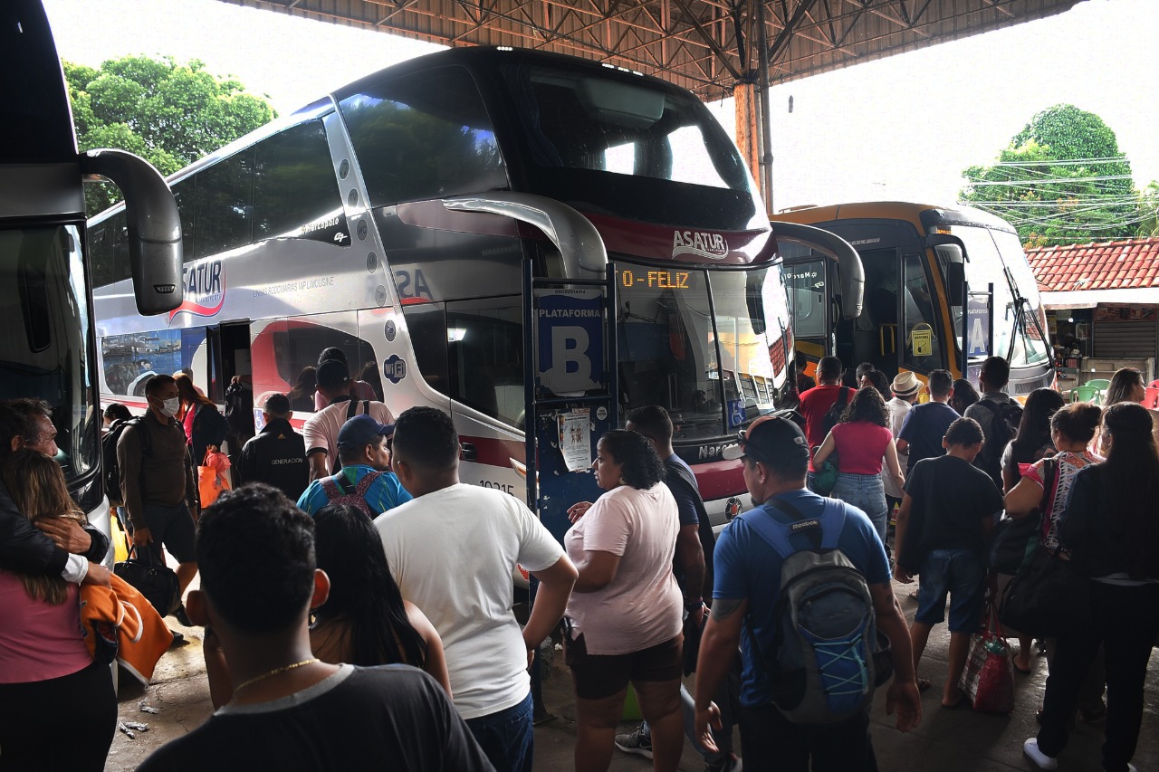 Mais de 27 mil pessoas deixam Manaus para festas de Natal