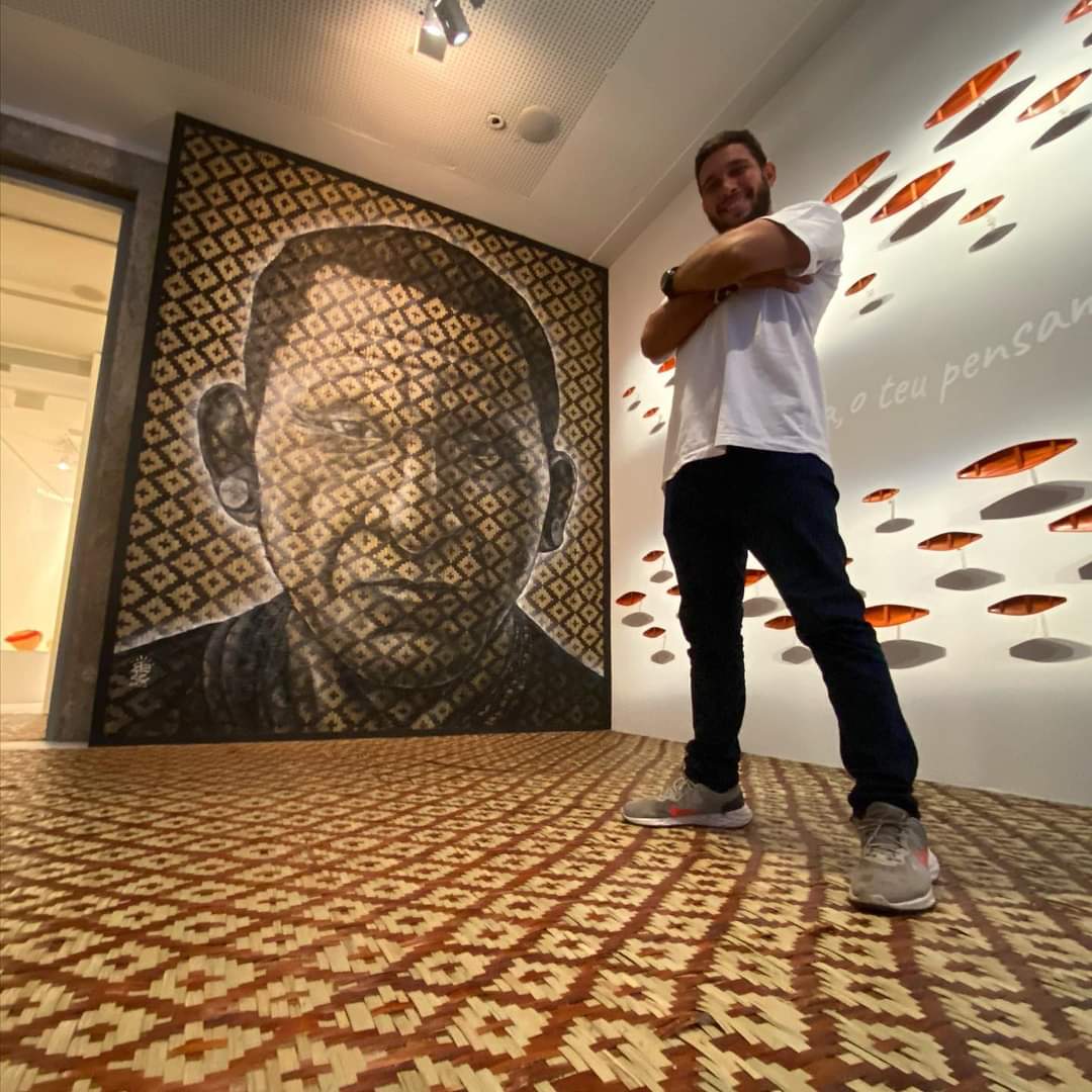 Esteira indígena grafitada por amazonense está em exposição no Rio de Janeiro
