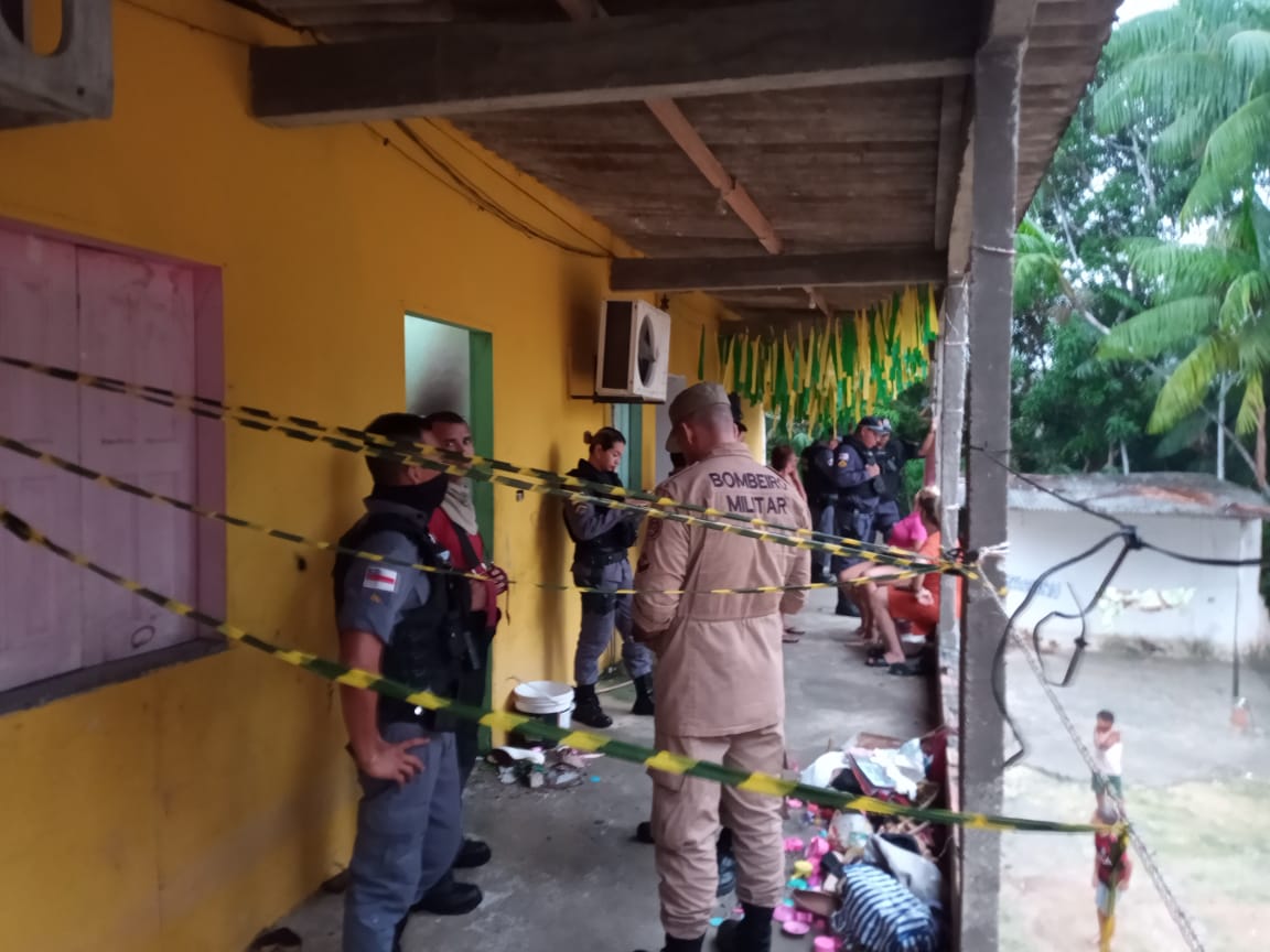 Pai pede ajuda para pagar funeral de criança morta carbonizada em Manaus