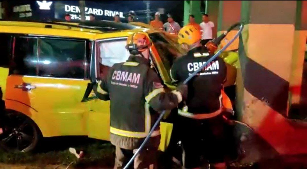 Carro usado por funcionário de oficina que morreu em acidente em Manaus é do cantor Wanderley Andrade