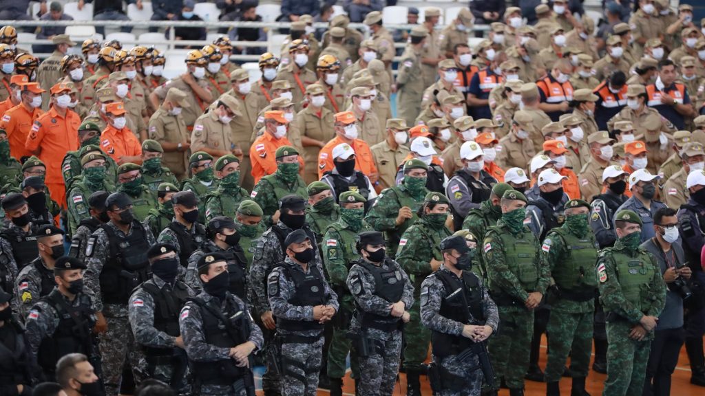 Bombeiros e policiais dos Amazonas receberão abono e promoção, anuncia governador