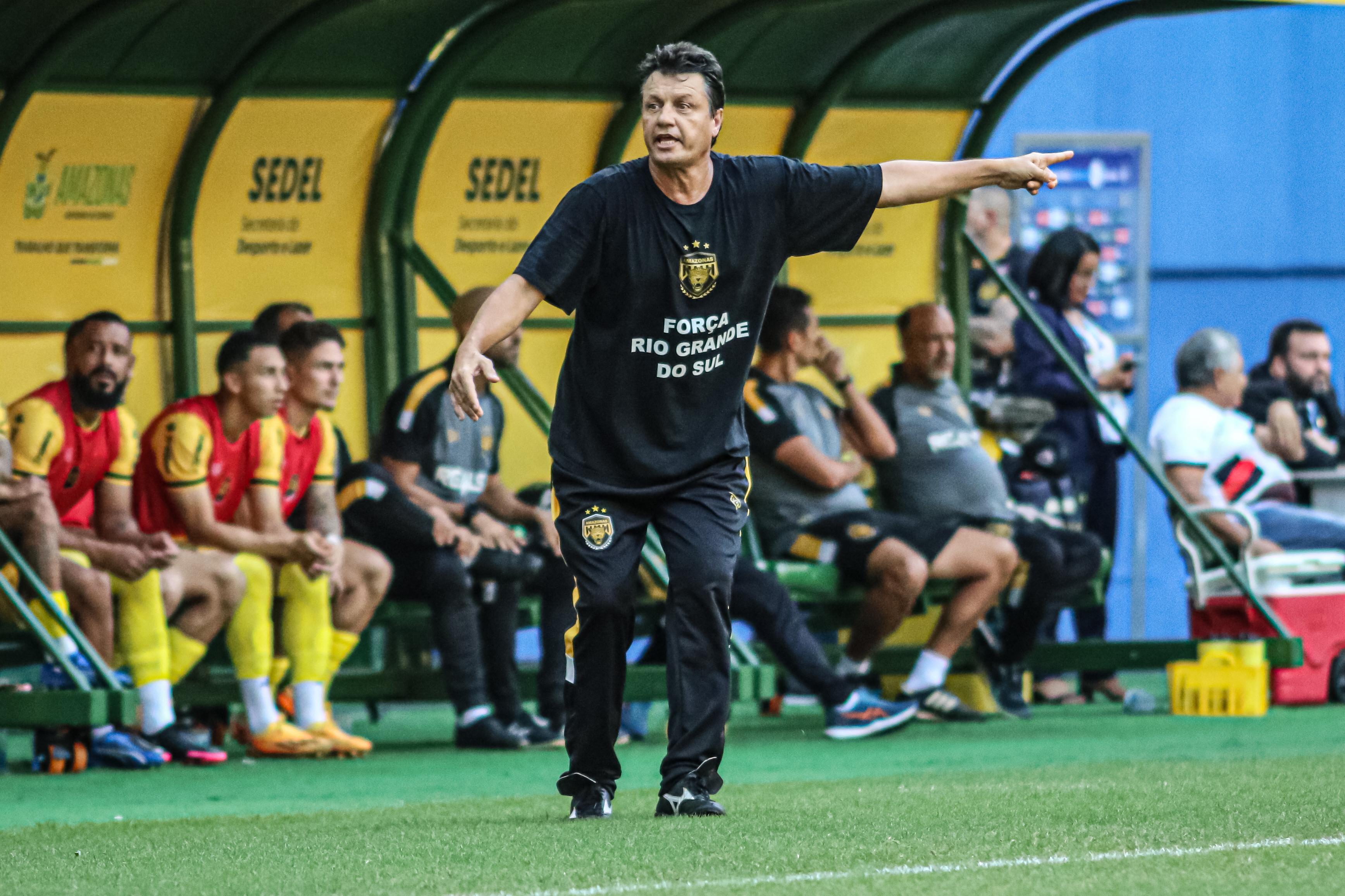 Após eliminação da Copa do Brasil contra o Flamengo em casa, Amazonas demite técnico