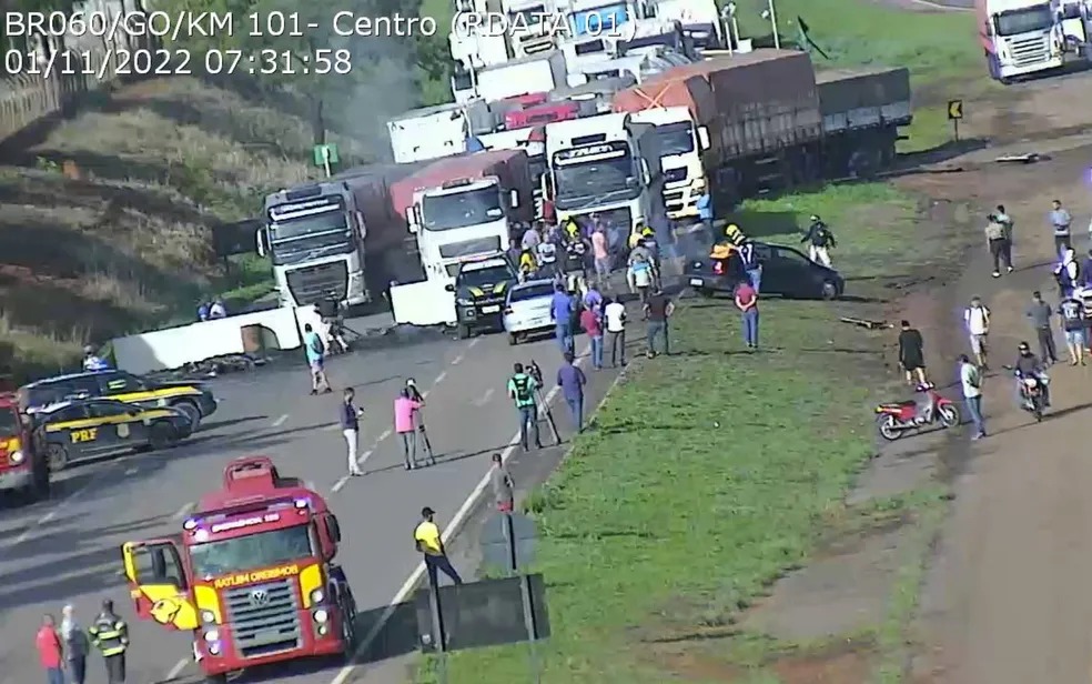 PMs podem desobstruir rodovias, inclusive as federais, decide Moraes