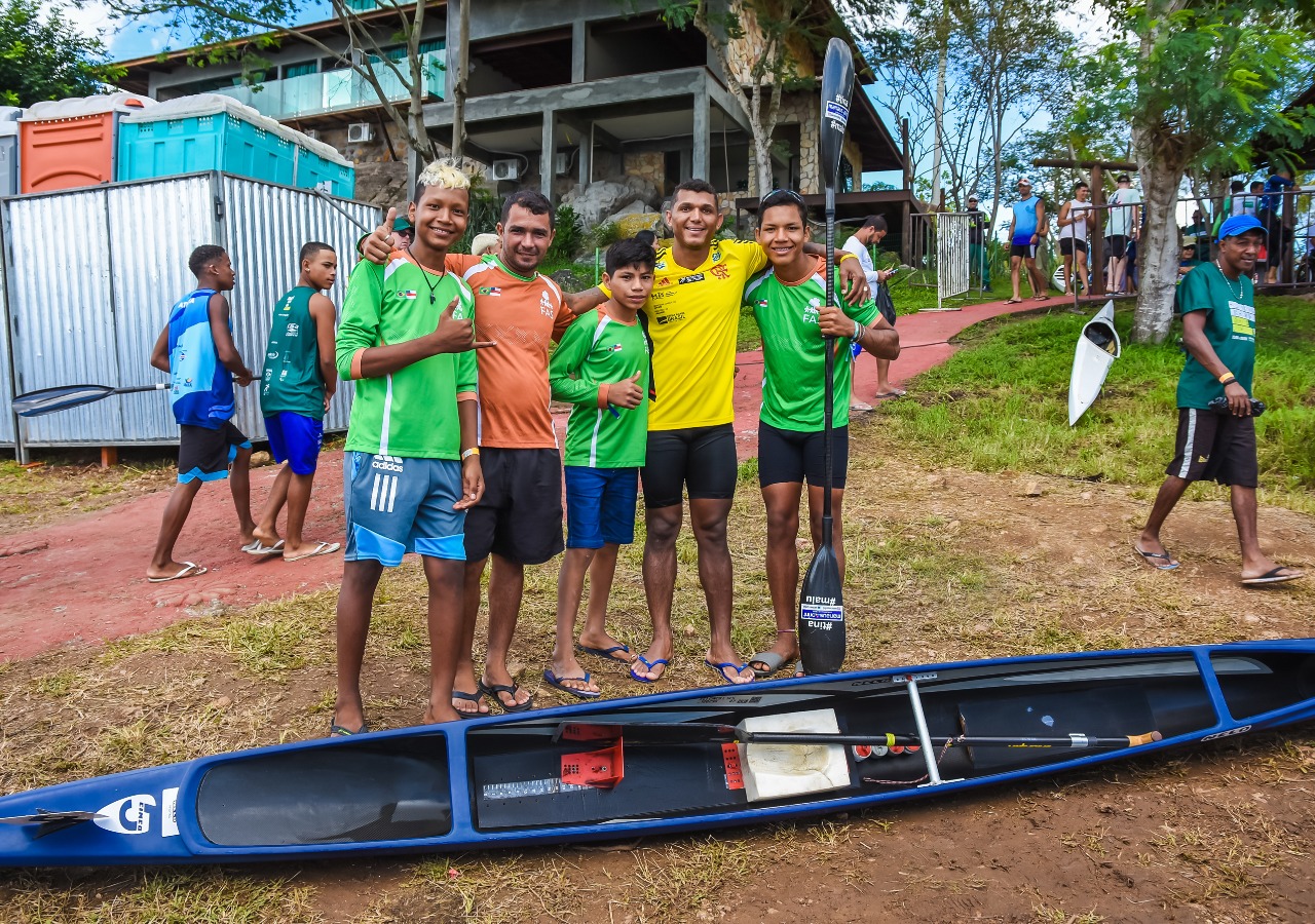 Atletas indígenas do Amazonas alcançam pódio em campeonato de Canoagem, na Bahia