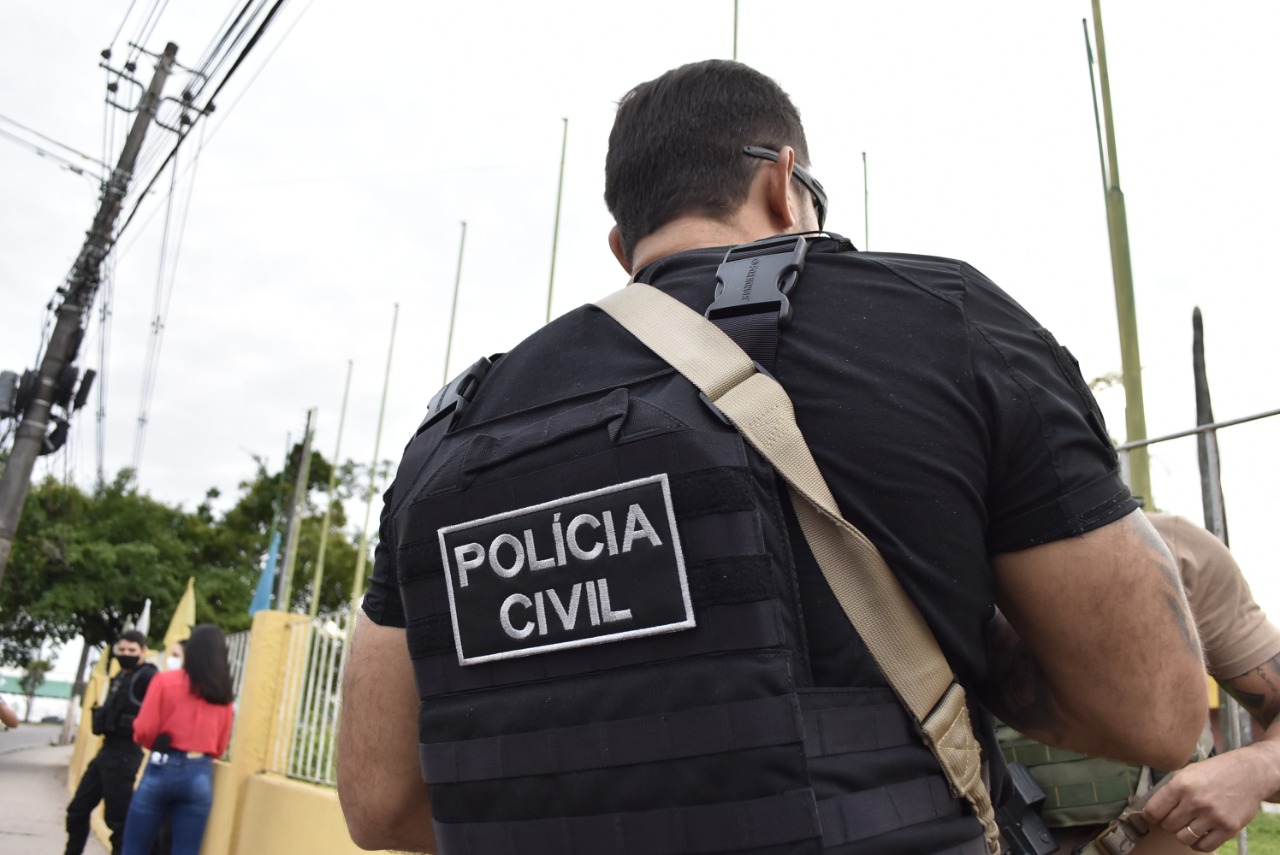 Irmãos são presos suspeitos de esfaquear homem por vingança no Amazonas