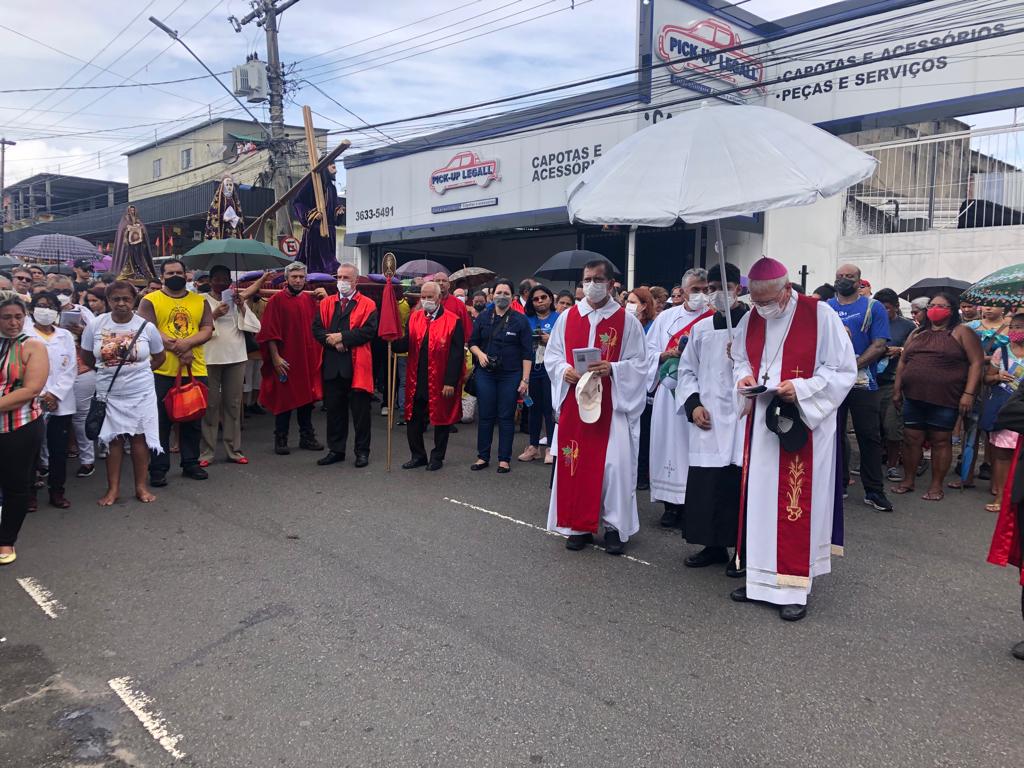 Após 2 anos sem procissão, fiéis participam de Via Sacra nesta sexta-feira em Manaus