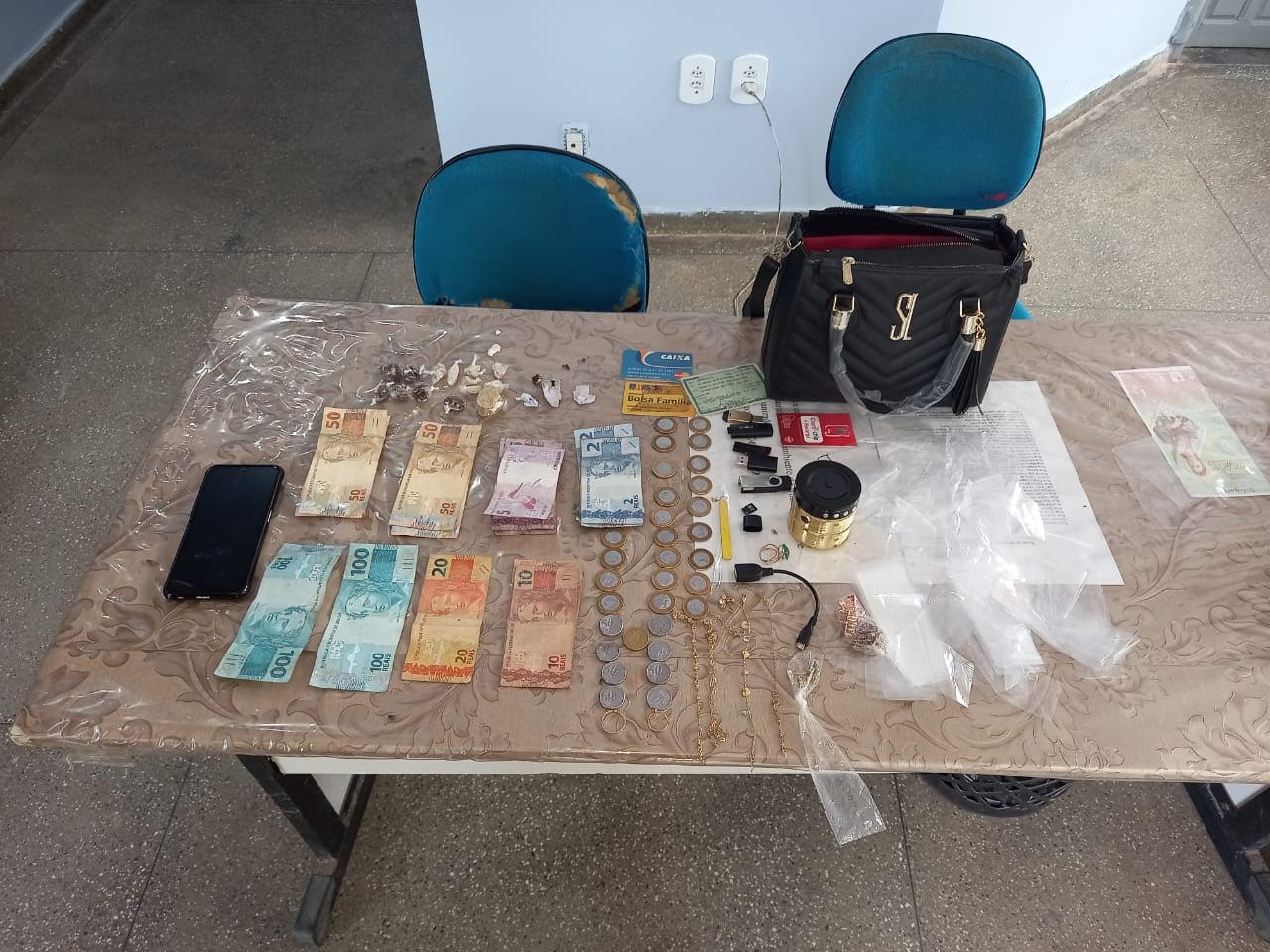 Após descobrir que filho foi apreendido, mãe acaba presa suspeita de tráfico no Amazonas