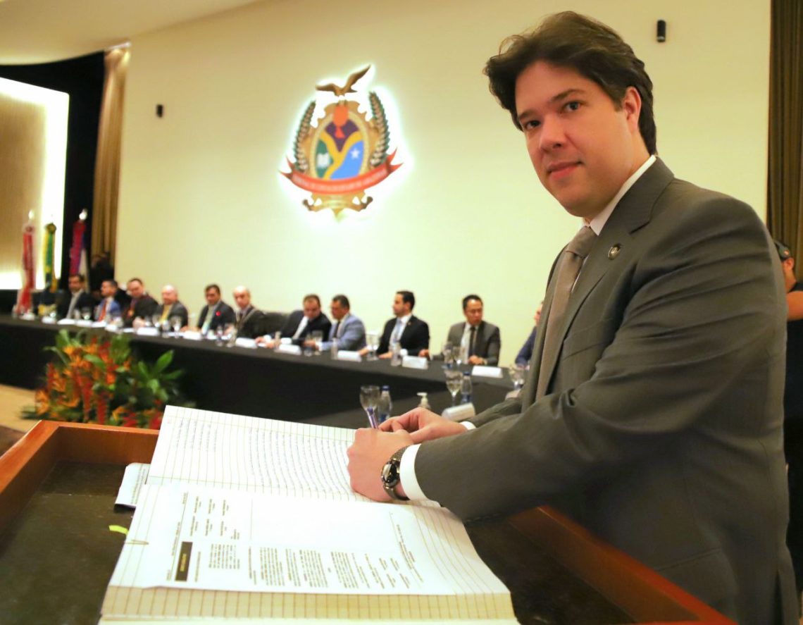 Luis Fabian toma posse como novo conselheiro do TCE Amazonas