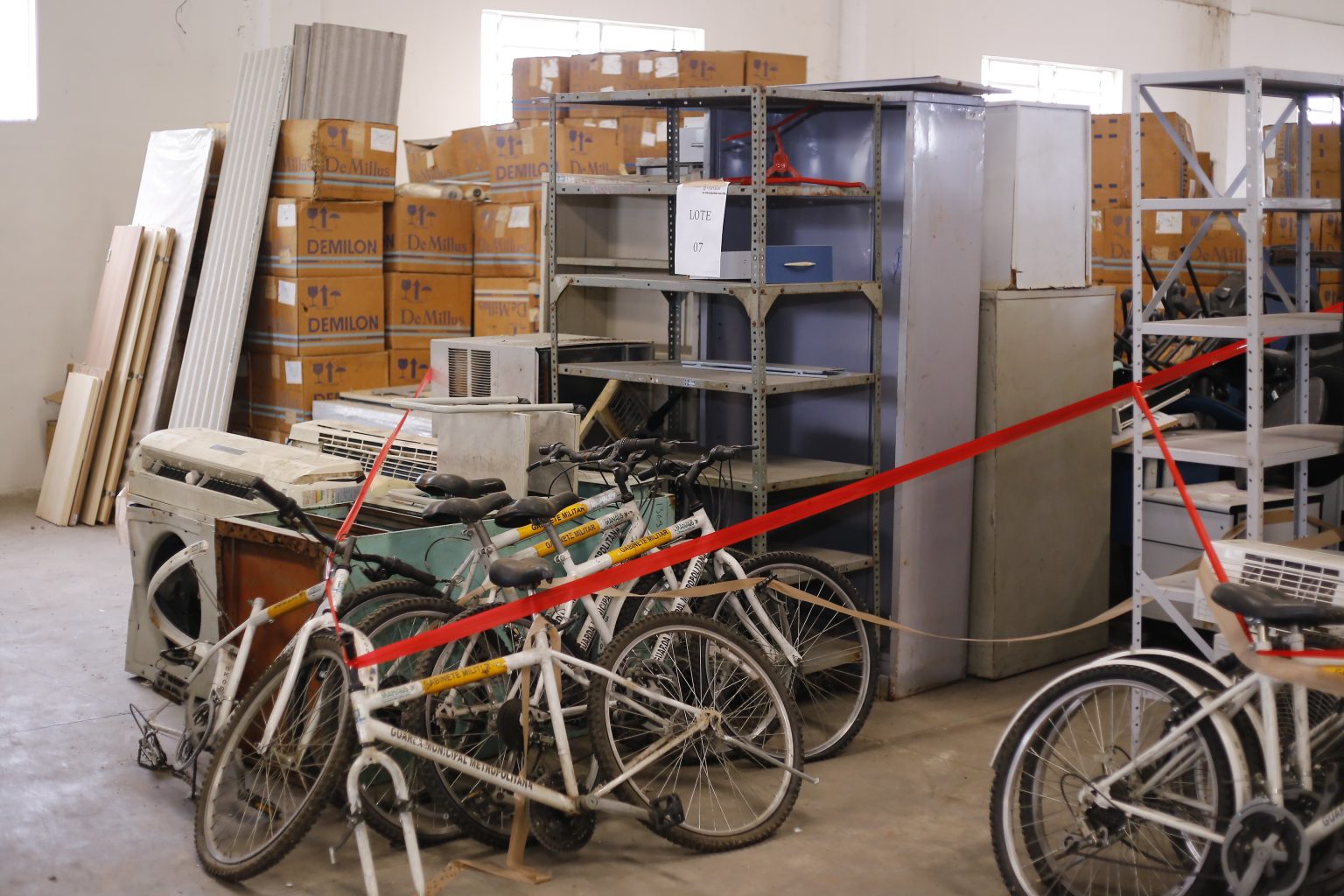 De notebooks a mesas, leilão de bens inservíveis da prefeitura acontece nesta sexta em Manaus