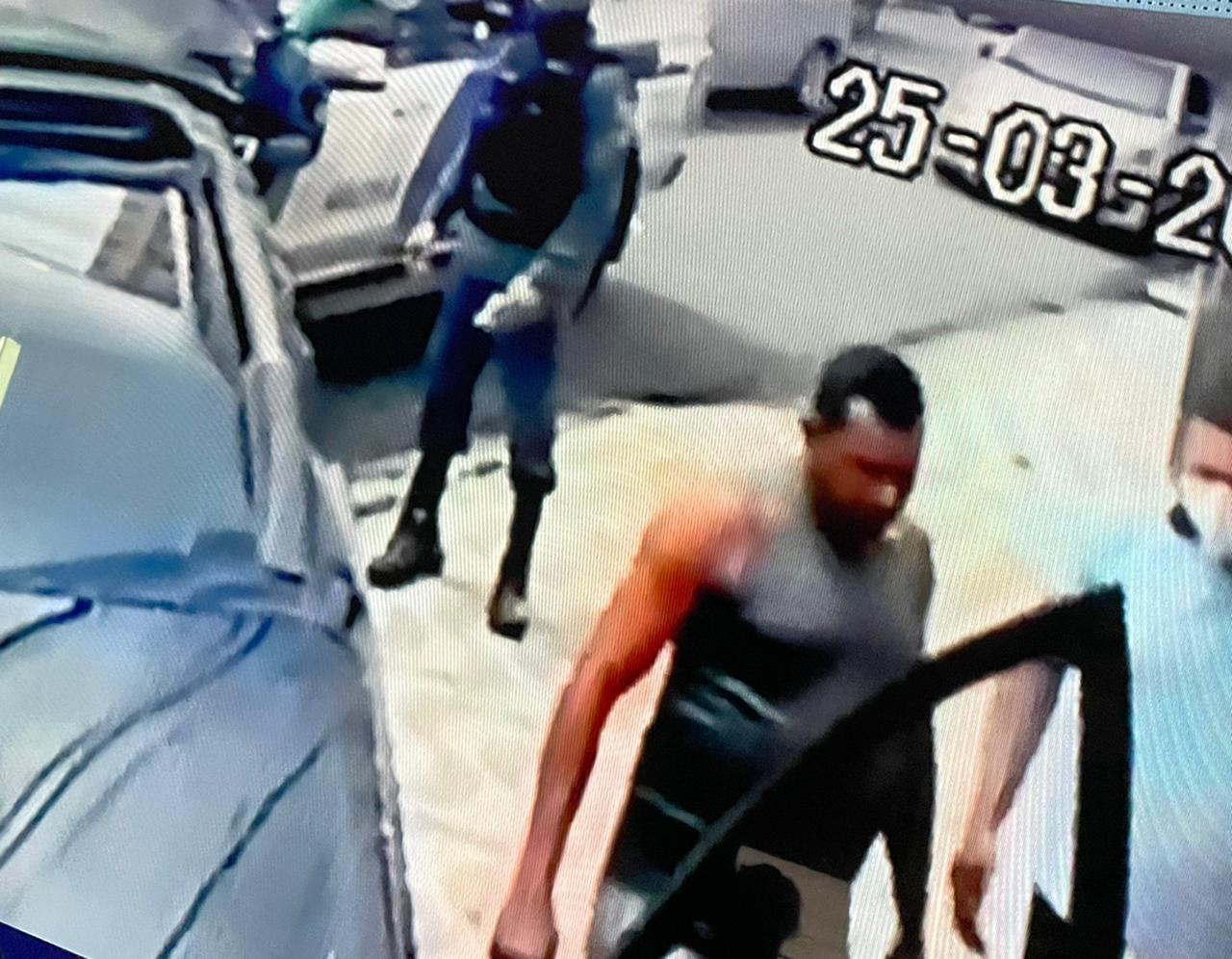 Carro de comerciante some após apreensão irregular por PMs em Manaus