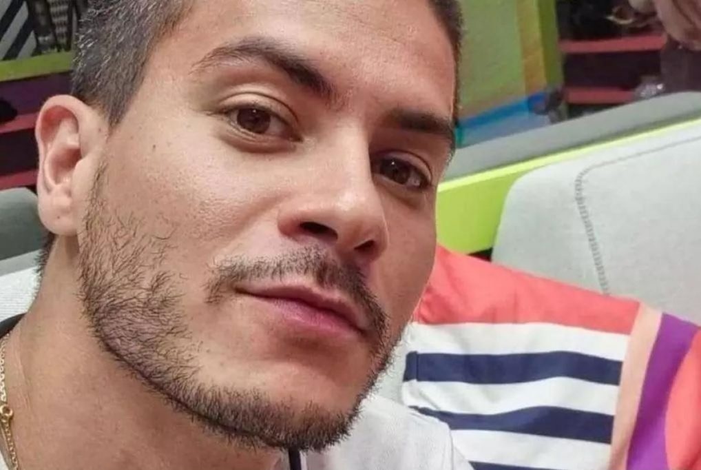 Arthur Aguiar se pronuncia após ser apontado como apresentador de programa na RedeTV!