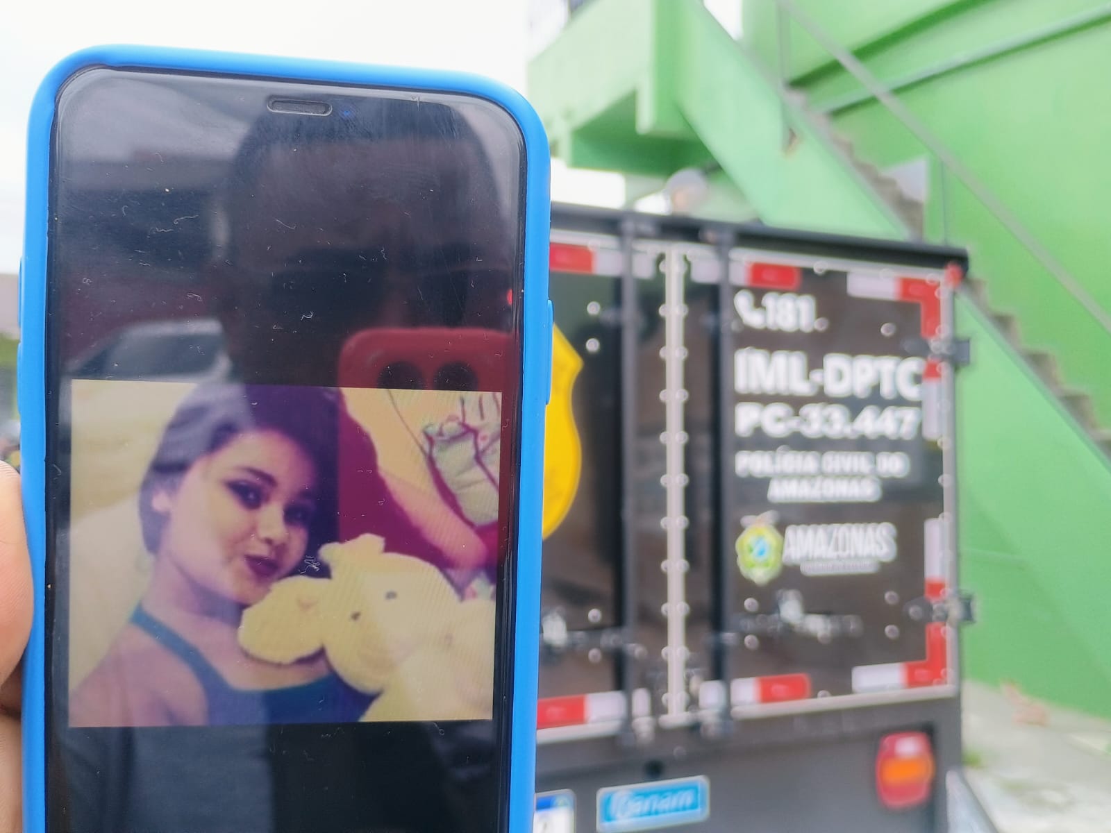 Mulher morta na frente dos filhos estava separada do suspeito; crianças estão traumatizadas