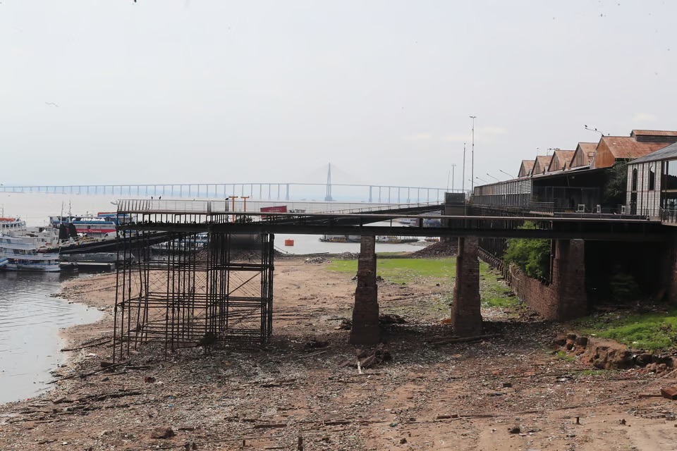 Após chuvarada, Rio Negro sobe mais 2 centímetros em Manaus