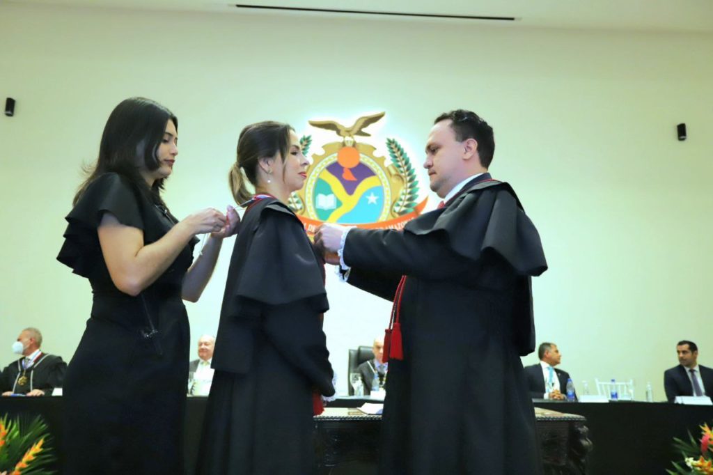 Fernanda Cantanhede é empossada no cargo de procuradora-geral do MPC/TCE Amazonas