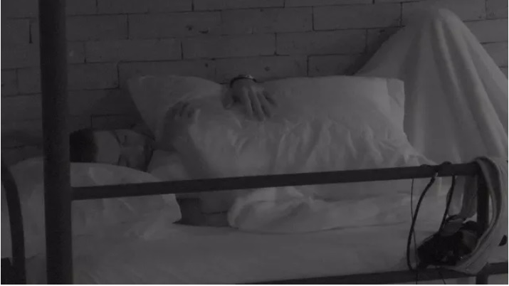 Arthur dorme e deixa de prestigiar desfile de Natália e Brunna na Beija-Flor