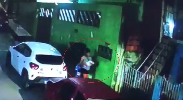 Polícia procura mulher que abandonou recém-nascida em caixa de sapato em Manaus