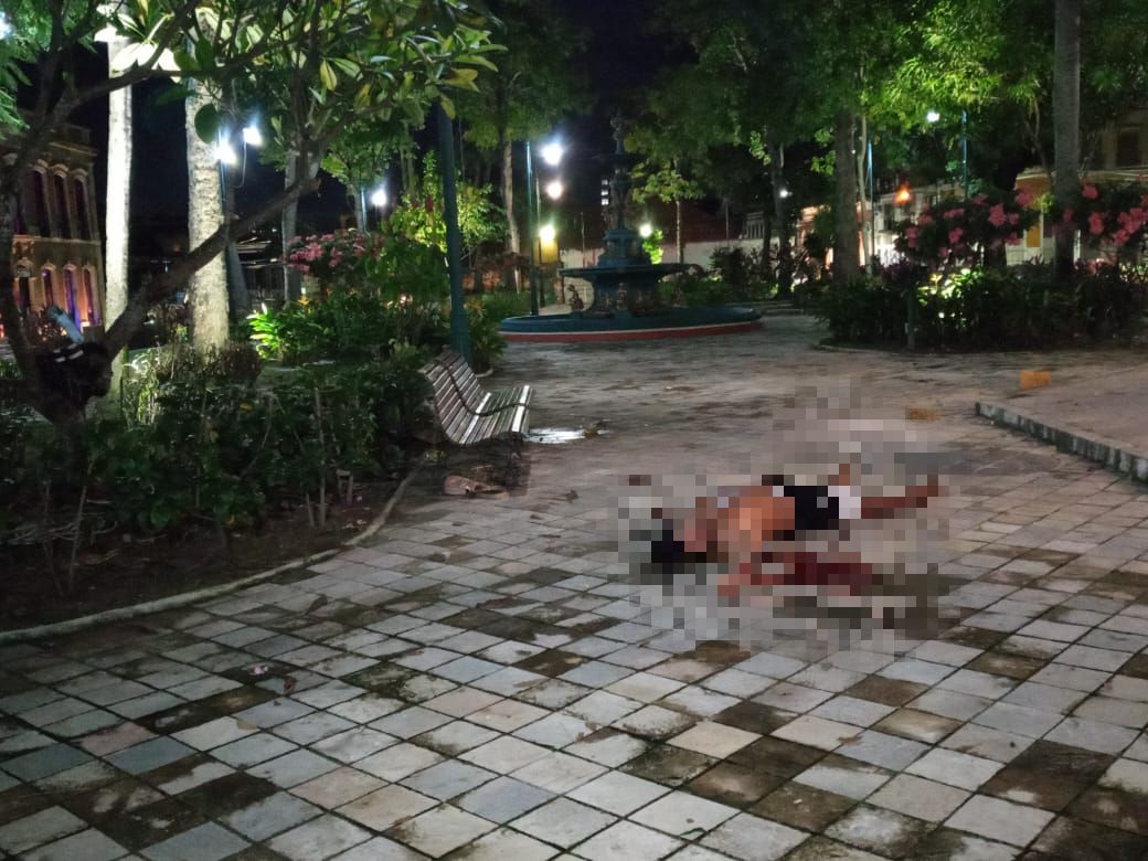 Jovem é morto a tiros após ser atraído para emboscada em praça de Manaus