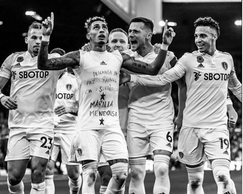 Jogador erra no português ao homenagear Marília Mendonça