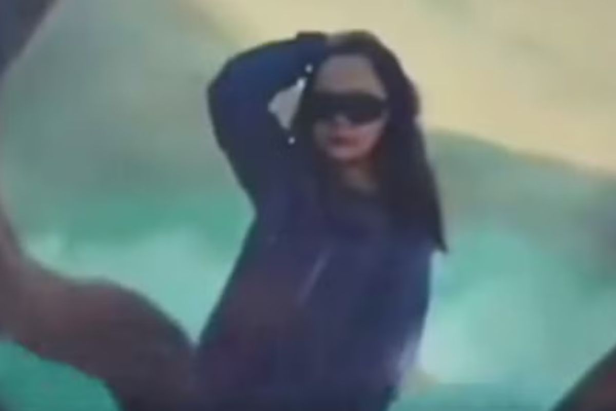 Turista morre após cair dentro de vulcão ao tirar foto na Indonésia