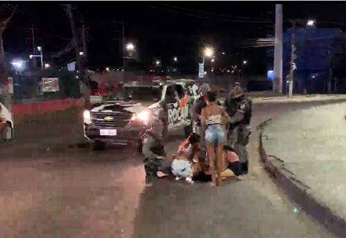 Motociclista foge ao atropelar adolescente em avenida de Manaus