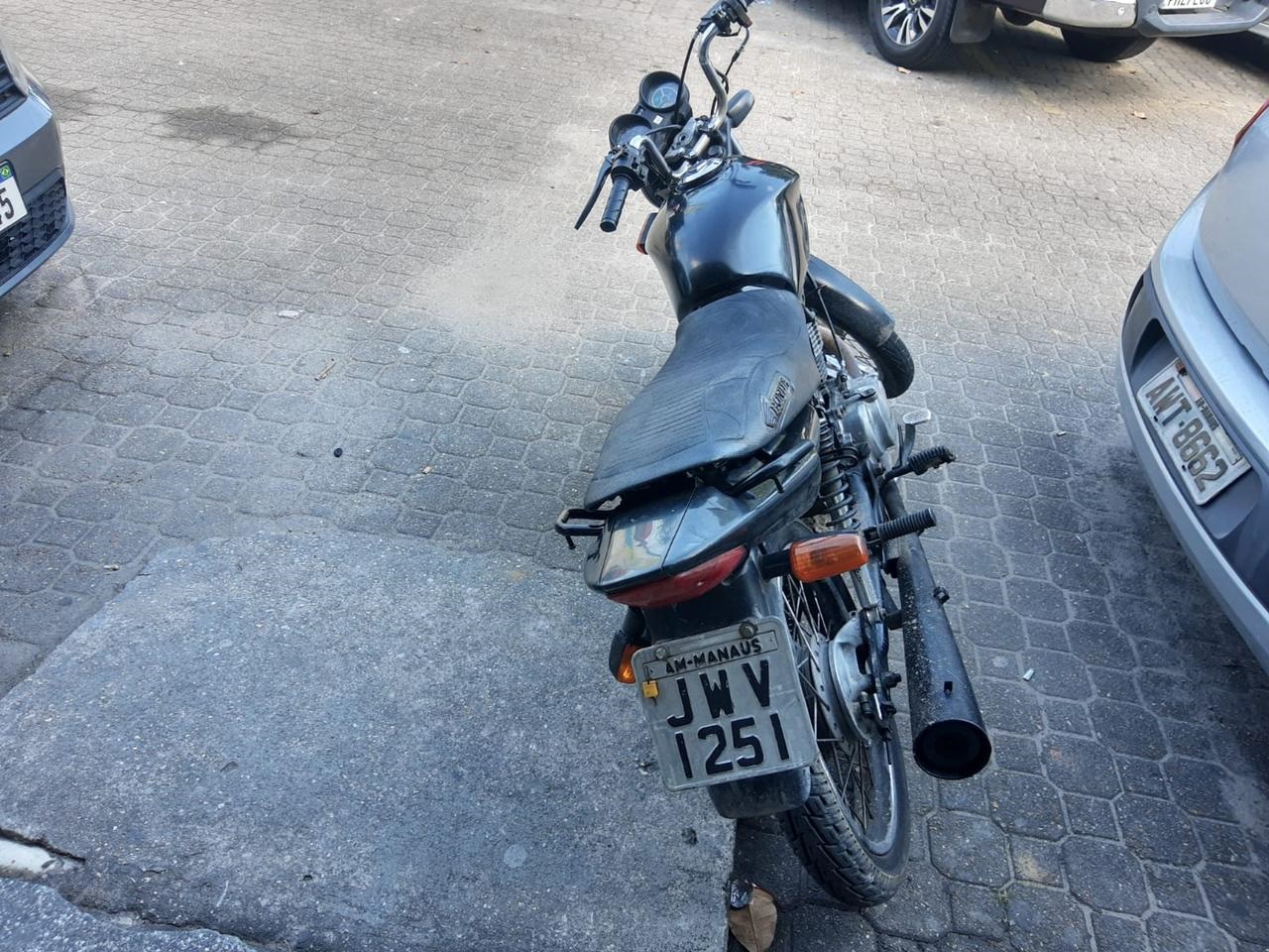 Homem é preso paquerando 'novinha' com moto roubada em Manaus